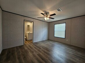 1057 Myakka Dr in North Fort Myers, FL - Building Photo - Building Photo