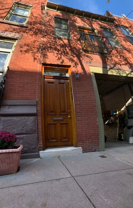 2139 Mount Vernon St in Philadelphia, PA - Building Photo