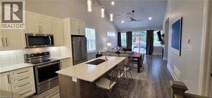 10 Paradise Grv in Niagara-On-The-Lake, ON - Building Photo - Building Photo