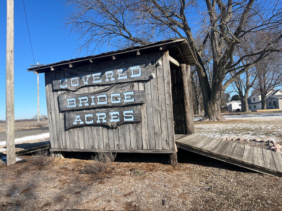 81 Covered Bridge Acres in Glenarm, IL - Building Photo