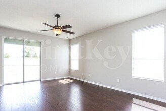 7556 Forest Mere Dr in Riverview, FL - Building Photo - Building Photo