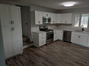 6694 Boneta Rd in Medina, OH - Foto de edificio - Building Photo