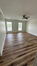 108 Enterprise Ct in Greenwood, SC - Building Photo - Building Photo