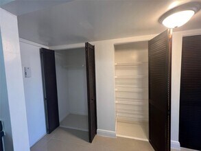 3120 N Pine Island Rd, Unit 3 in Sunrise, FL - Foto de edificio - Building Photo