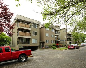 Nature's Haven: Rooftop, Views, Walk to pa... in Seattle, WA - Foto de edificio - Building Photo