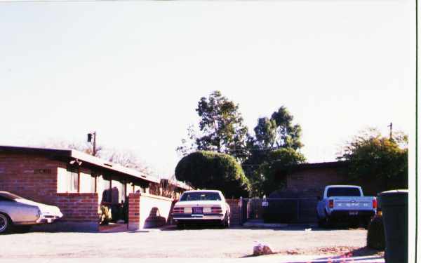 2206-2212 N Belvedere Ave in Tucson, AZ - Foto de edificio