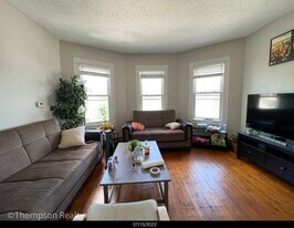 372 Medford St in Somerville, MA - Building Photo