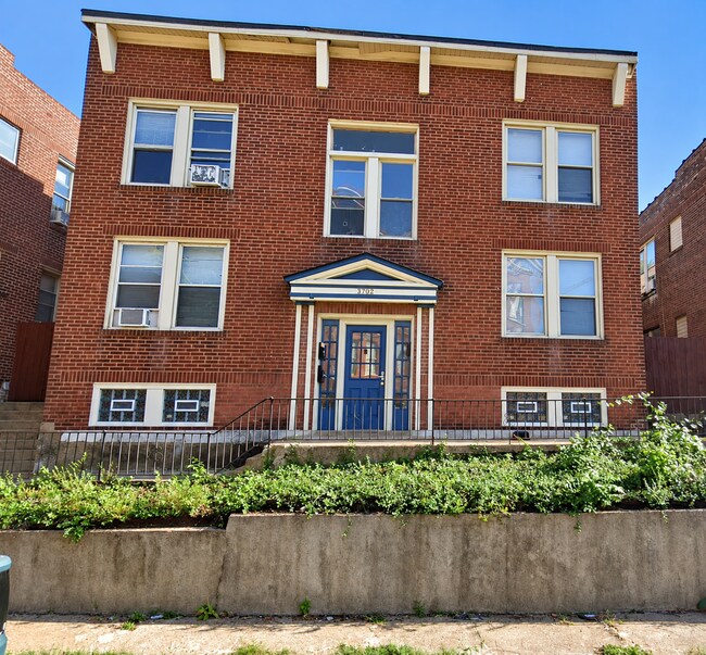 property at 3702 S Broadway St