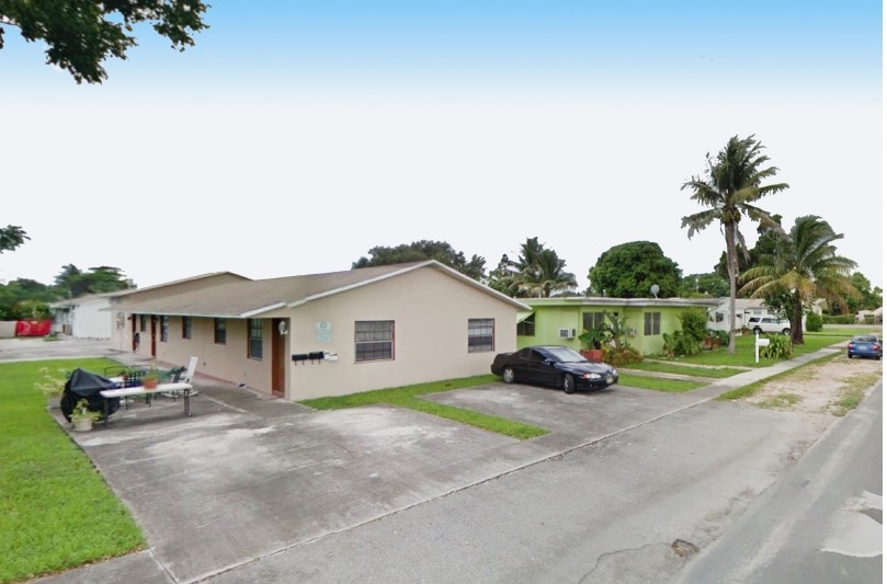 255-257 SW 12th St in Dania, FL - Building Photo