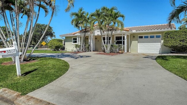 property at 3507 Pinecrest St