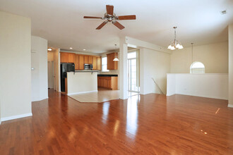 1359 Scarboro Rd in Schaumburg, IL - Building Photo - Building Photo