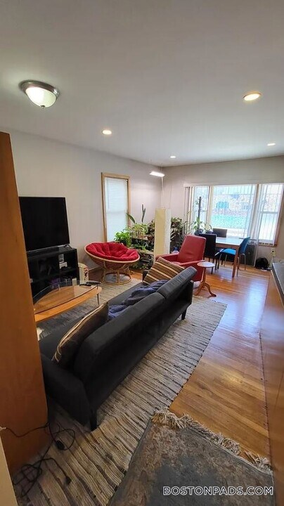 132 Columbia St in Cambridge, MA - Building Photo