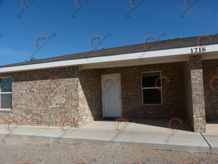 1216 W Manana Blvd in Clovis, NM - Building Photo