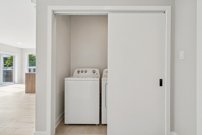 9510 Notre-Dame Rue E in Montréal, QC - Building Photo - Building Photo