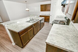 12727 Silver Mem Rd in Houston, TX - Building Photo