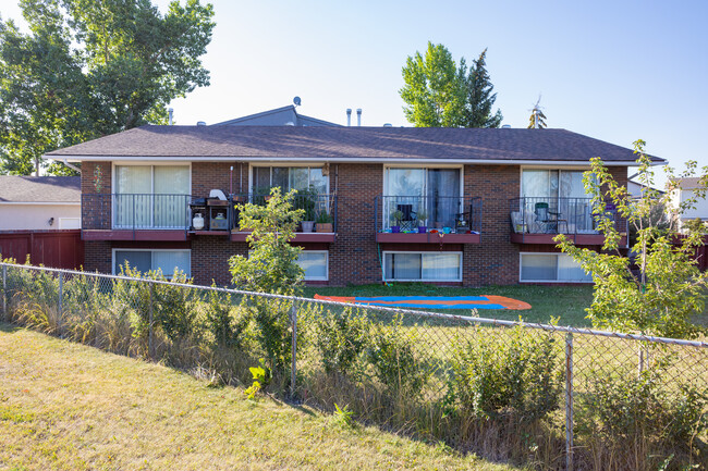 4664 73 St NW in Calgary, AB - Building Photo - Building Photo