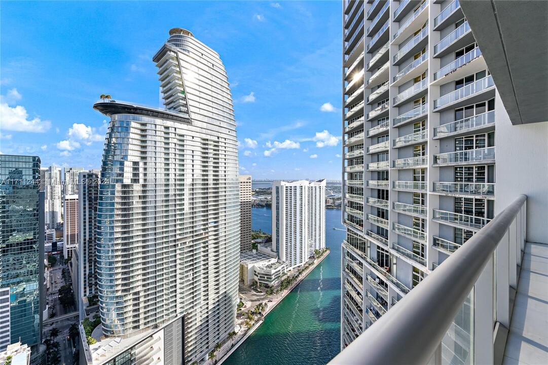 475 Brickell Ave in Miami, FL - Building Photo