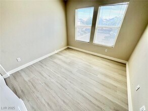8668 Tomnitz Ave in Las Vegas, NV - Building Photo - Building Photo