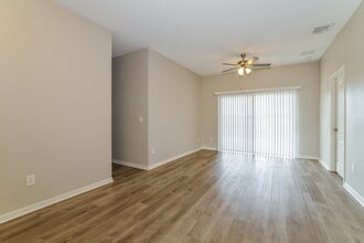 4876 Waterside Pointe Cir in Orlando, FL - Building Photo - Building Photo