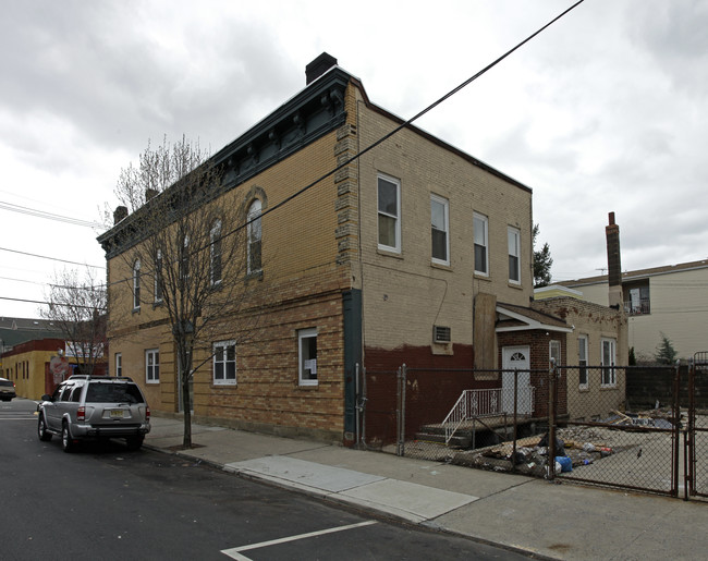 6036 Fillmore Pl in West New York, NJ - Building Photo - Building Photo