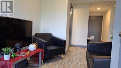 258B Sunview St in Waterloo, ON - Building Photo - Building Photo