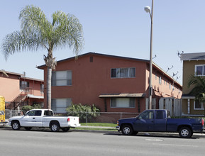 1017 S Standard Ave in Santa Ana, CA - Building Photo - Building Photo