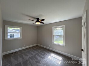 4820 Charleston Dr in Charlotte, NC - Building Photo - Building Photo