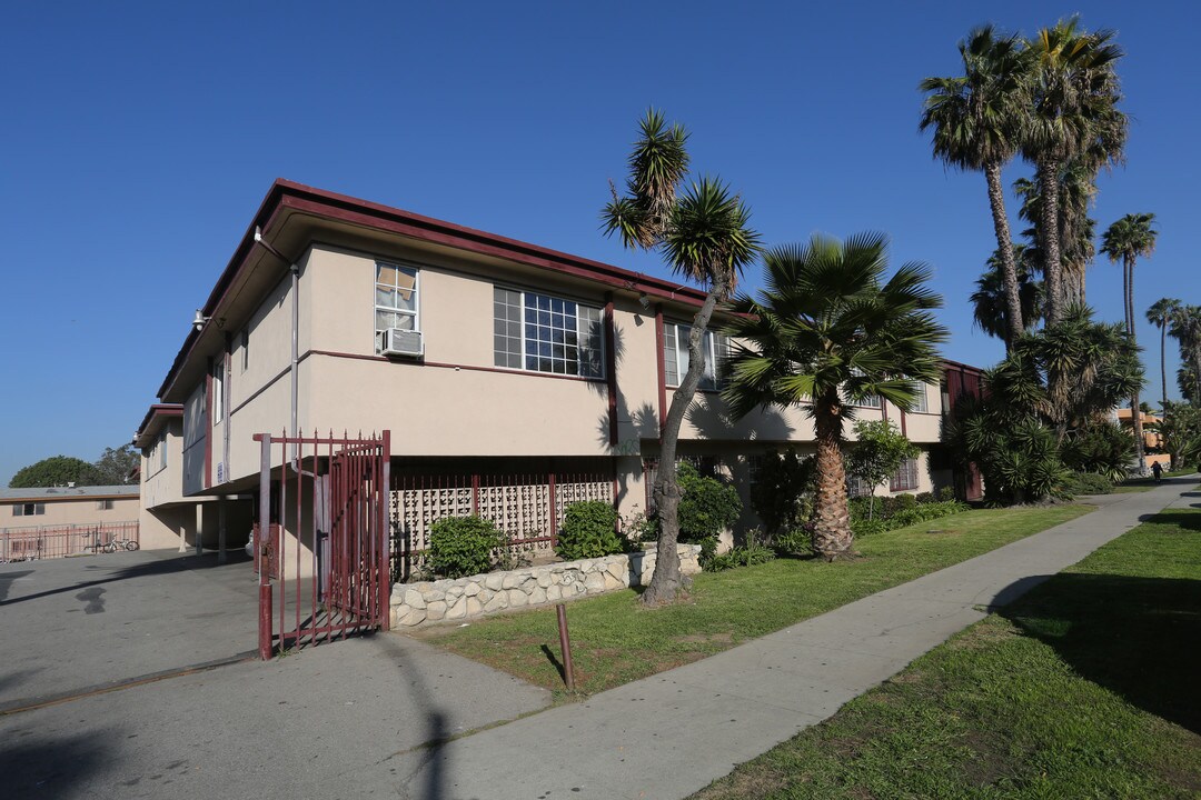 5005 August St in Los Angeles, CA - Building Photo