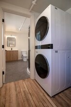 79 N Main St, Unit E in Lancaster, NH - Foto de edificio - Building Photo