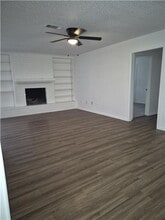 1104 Woodland W Dr in Woodway, TX - Building Photo - Building Photo