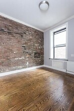 East 1st Street in New York, NY - Foto de edificio - Building Photo