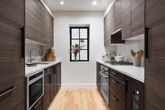 245 E 78th St in New York, NY - Building Photo - Building Photo