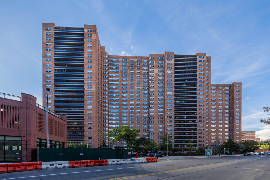 Gerard Towers in Forest Hills, NY - Building Photo