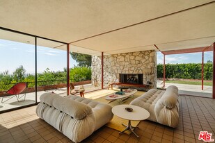 1811 Bel Air Rd in Los Angeles, CA - Building Photo