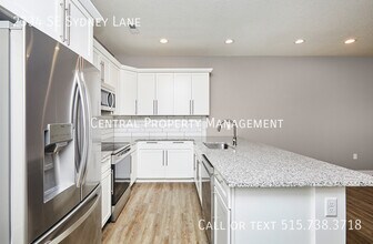 2334 SE Sydney Ln in Waukee, IA - Building Photo - Building Photo