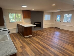 2829 Larch Way in Lynnwood, WA - Foto de edificio - Building Photo