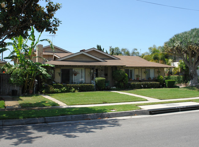 7542 Amazon Dr in Huntington Beach, CA - Building Photo - Building Photo