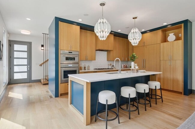 1726 Kenwood Pkwy in Minneapolis, MN - Building Photo - Building Photo