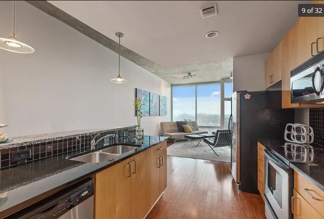 923 Peachtree St NE, Unit Luxury Midtown Studio in Atlanta, GA - Building Photo - Building Photo