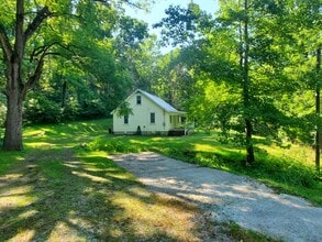 8342 Plantation Rd in Roanoke, VA - Building Photo - Building Photo