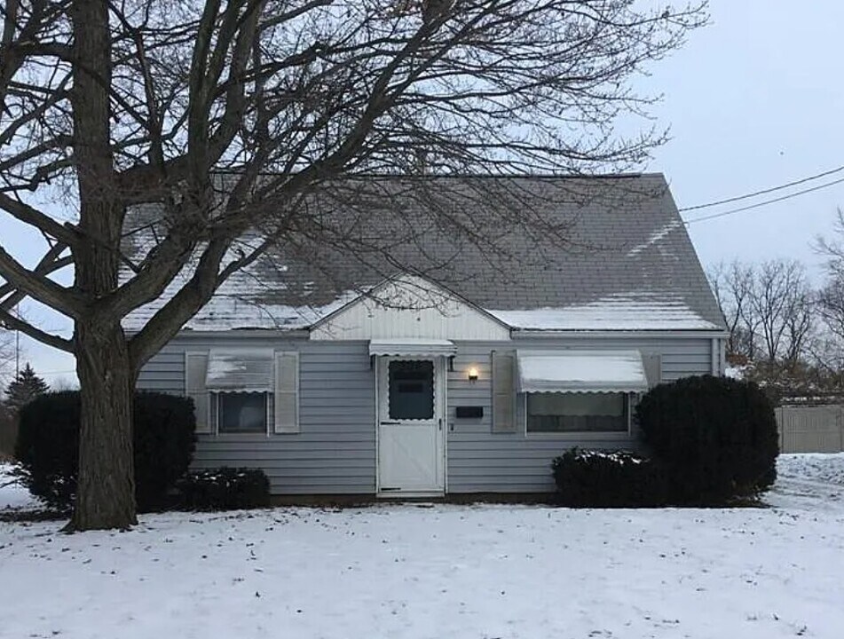 304 Rohr Ave NW in Massillon, OH - Building Photo