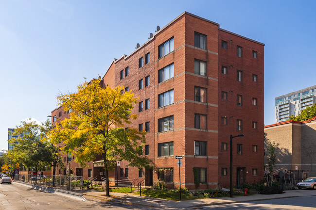 Coopérative D'Habitation Chung Hua in Montréal, QC - Building Photo - Building Photo