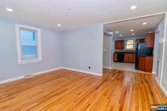 14-20-20 11th St in Fair Lawn, NJ - Building Photo - Building Photo