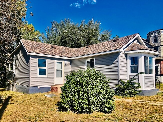 property at 114 4th Ave NW