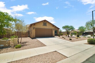 17555 W Hedgehog Pl in Surprise, AZ - Building Photo - Building Photo