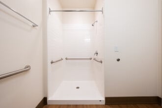 Aloha la Halewiliko Senior Apartments (62+) in Aiea, HI - Foto de edificio - Building Photo