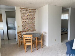 2121 Ala Wai Blvd in Honolulu, HI - Building Photo - Building Photo
