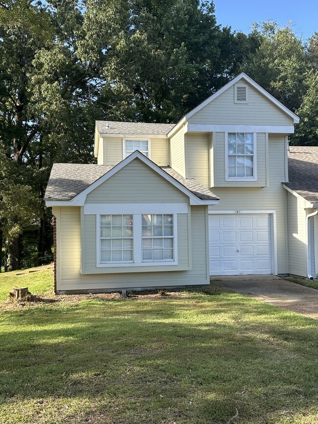 property at 101 Glen Hollow Dr