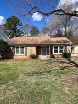 300 W Arrowood Rd in Charlotte, NC - Building Photo