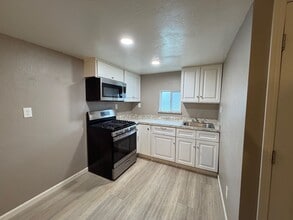 834 S Spruce Rd in Exeter, CA - Building Photo - Building Photo